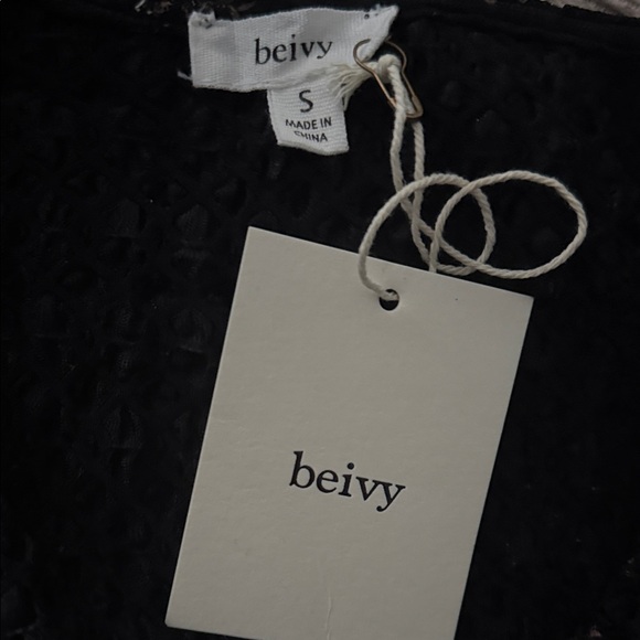 Elegant Black Ruffle Crop Top - Picture 2 of 2